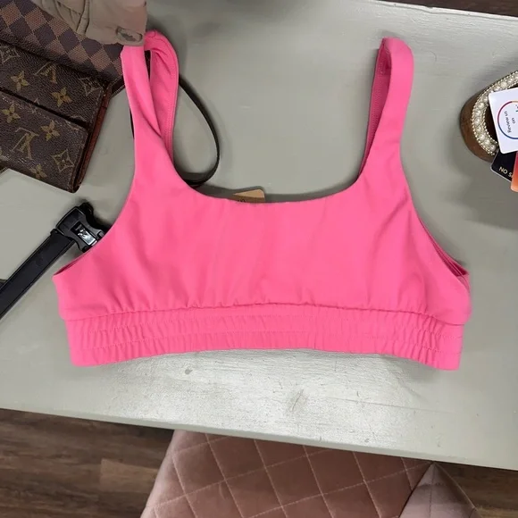 Daily Drills hot pink sports bra - Picture 2 of 4